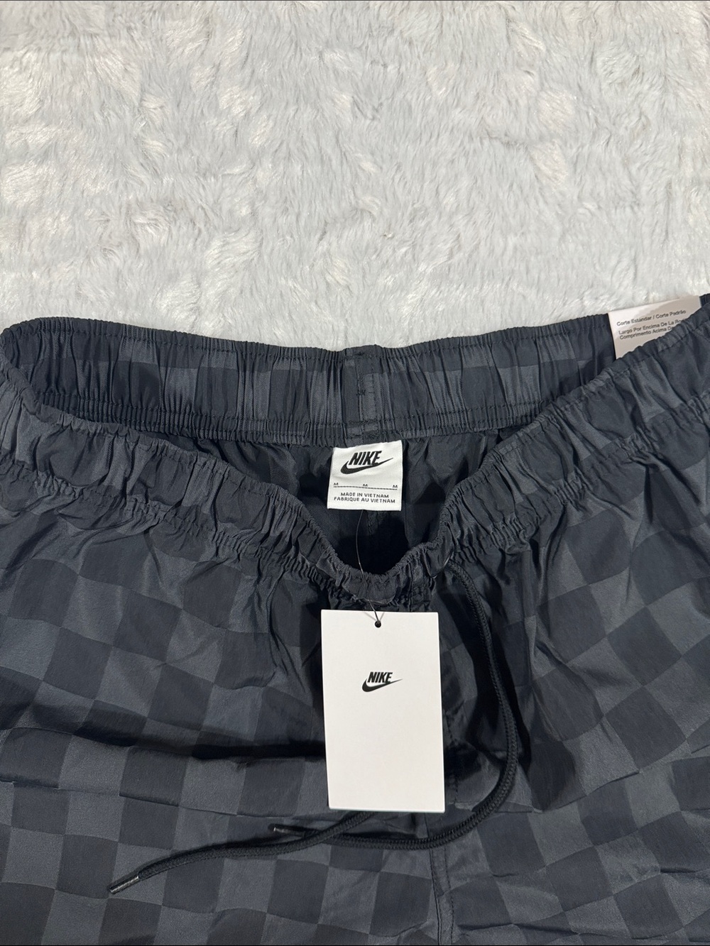 Nike NWT Men’s Standard Fit Above Knee Length Athletic Shorts - Picture 2 of 9
